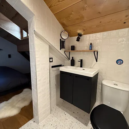 Alpine Haven , 1 Bedroom ,very Central, 300 M From Apartment *